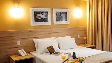 Standard Casal- 1 Cama Queen | Een minibar, een bureau, verduisterende gordijnen, gratis wifi