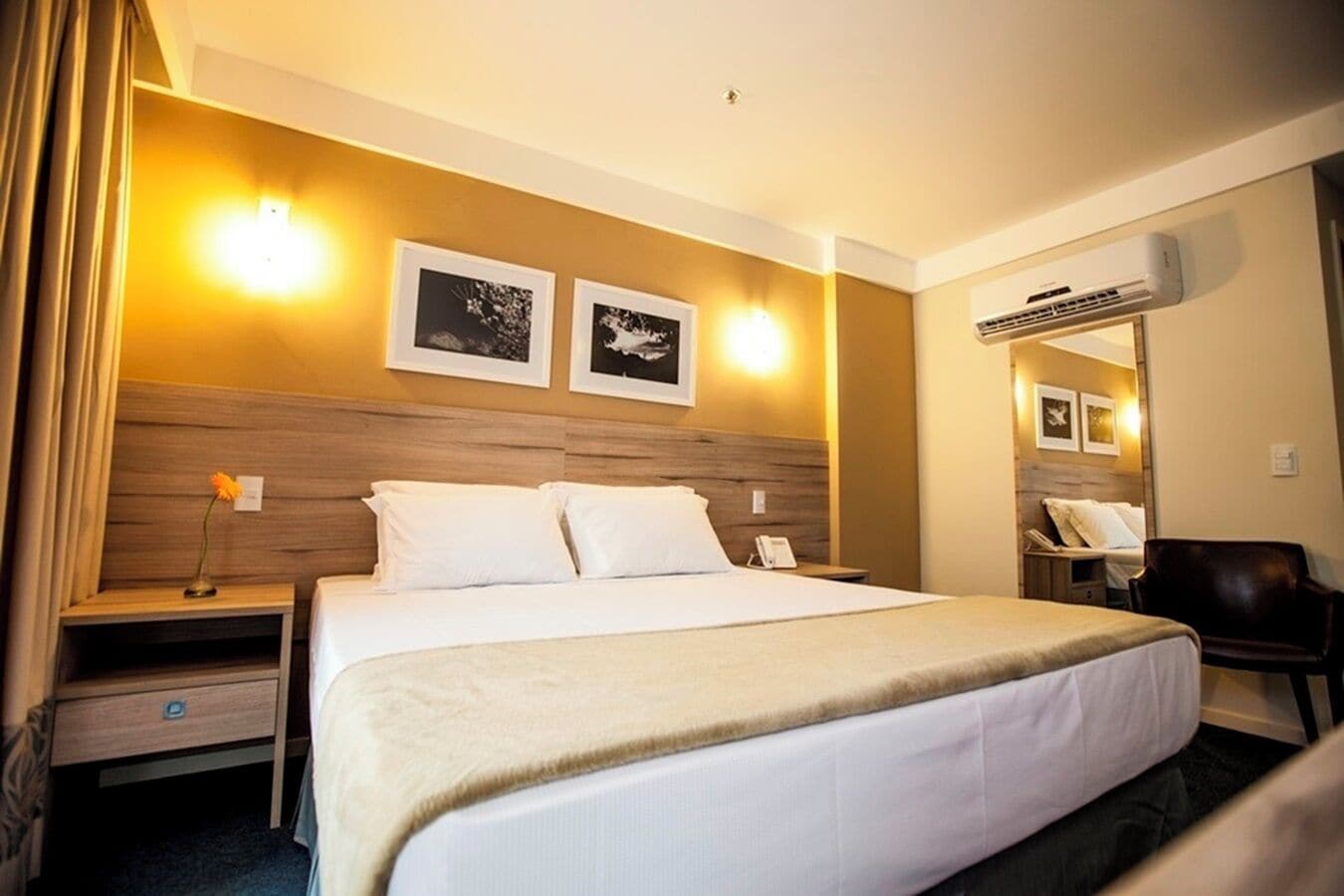 premium casal - 1 cama king e 1 sofá cama | minibar, desk, blackout curtains, free wifi