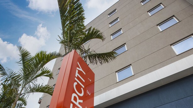 A modern hotel entrance with a prominent red sign reading "INTERCITY HOTEL". - Intercity Teresopolis (Teresópolis)