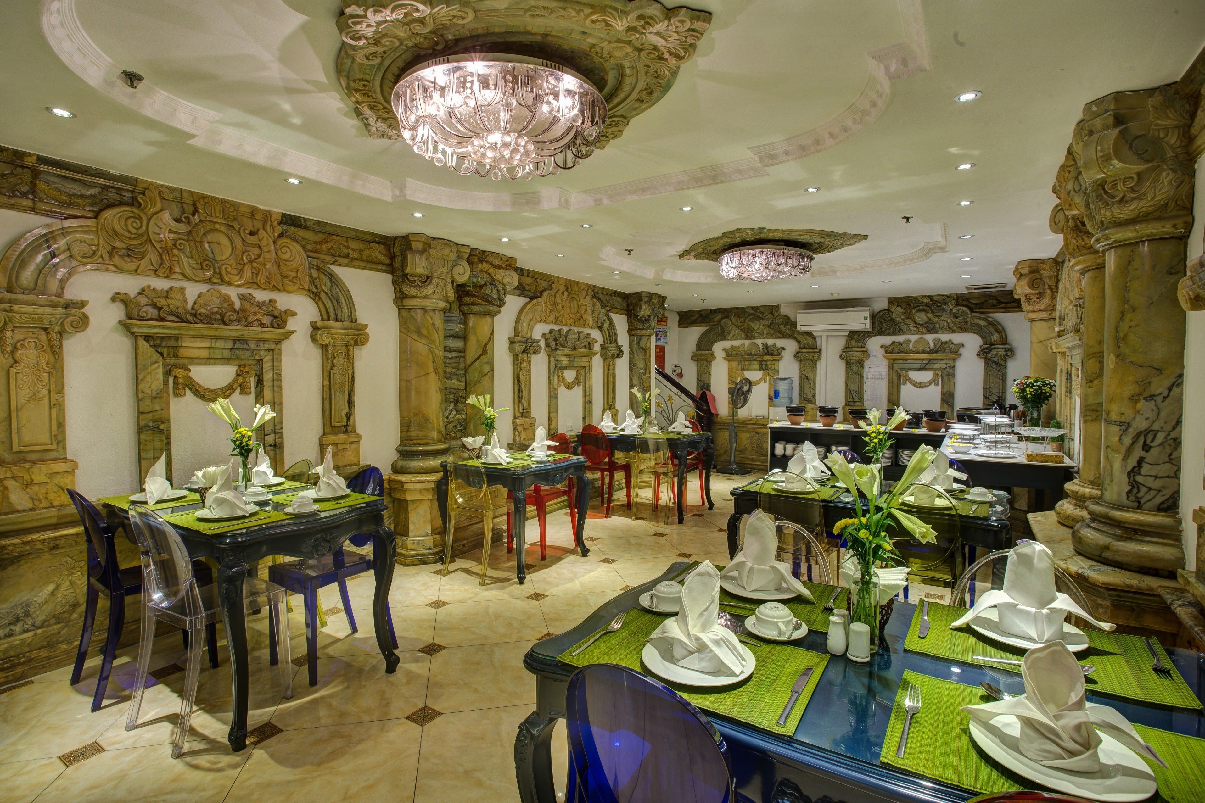 daily cooked-to-order breakfast (vnd 100000 per person)