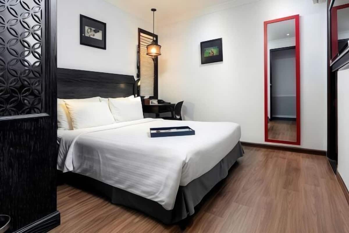 Memory-foam beds, free minibar items, in-room safe, desk