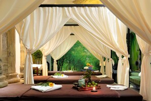 Couples treatment room(s), body treatments, body wraps, body scrubs