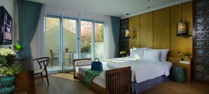 Junior Suite, Terrace | Memory foam beds, free minibar items, in-room safe, desk