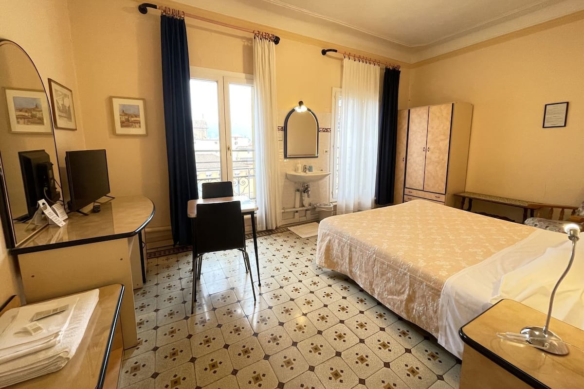 Individually furnished, desk, blackout drapes, soundproofing