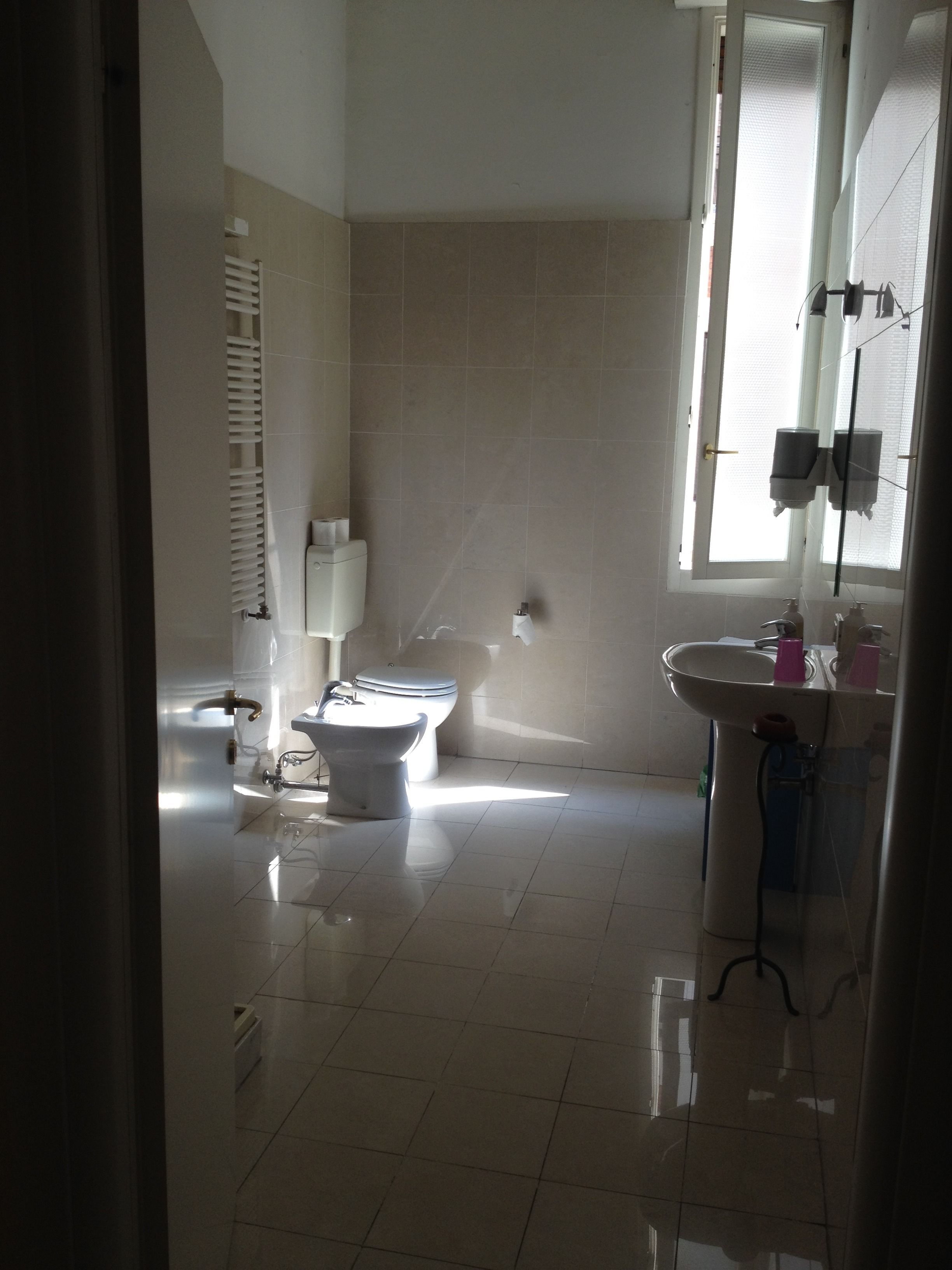 shower, free toiletries, towels