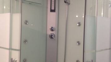 Shower, free toiletries, towels