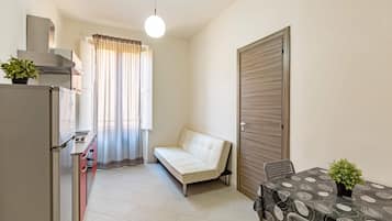Deluxe Room | Living area | Flat-screen TV