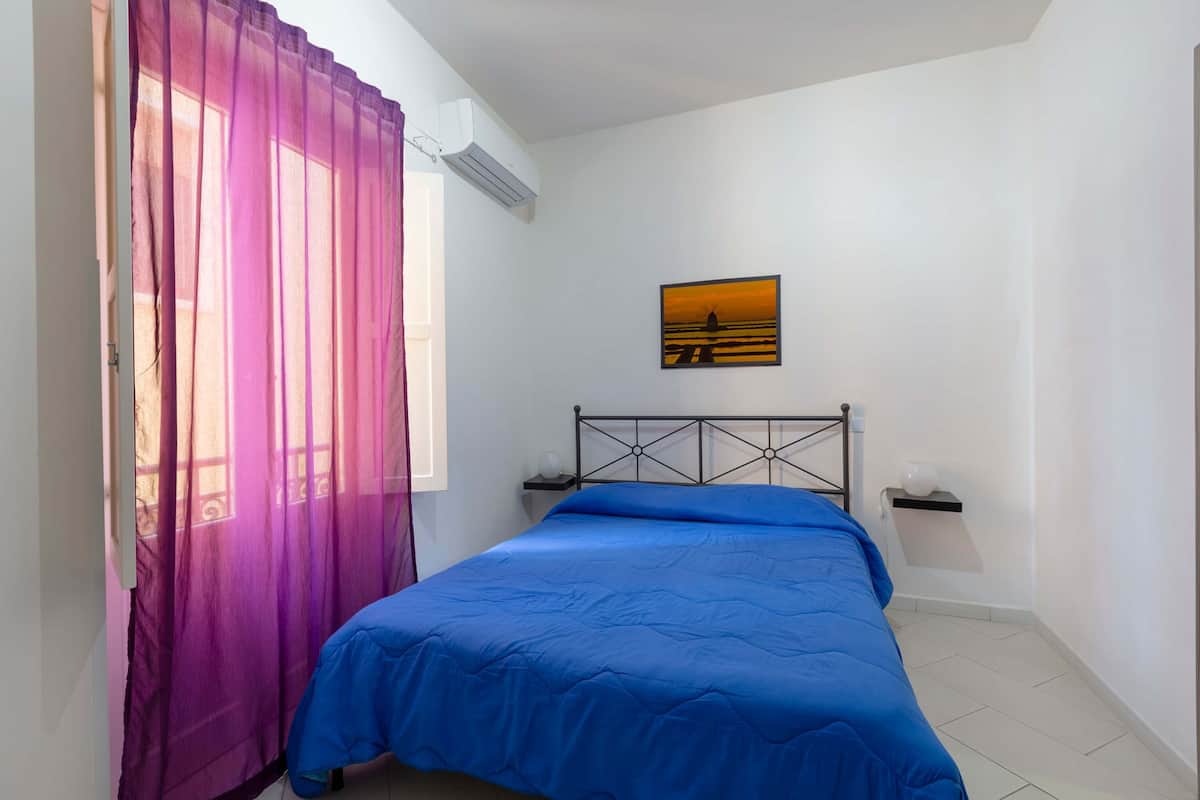 Studio | Premium bedding, down comforters, iron/ironing board (on request)