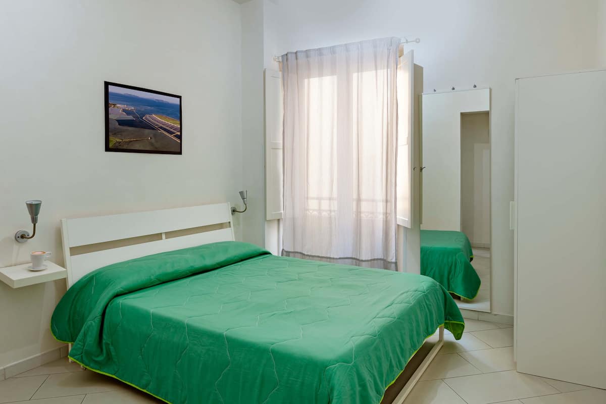Standard Apartment, 1 Double Bed, Private Bathroom, City View | Premium bedding, down comforters, iron/ironing board (on request)