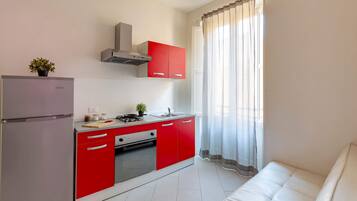 Deluxe-Zimmer | Eigene KĂŒche | GroĂer KĂŒhlschrank, Ofen, Herdplatte, Kochgeschirr/Geschirr/Besteck