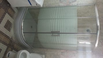 Chuveiro/banheira combinados, produtos de toalete grátis