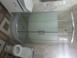 Combined shower/tub, free toiletries, towels - Our Home Suite (Lagos)