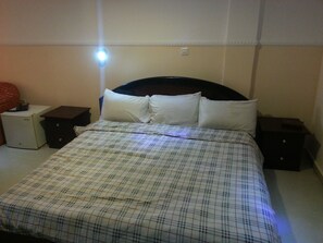 标准双人房 | 高档床上用品、客房内保险箱、免费 WiFi