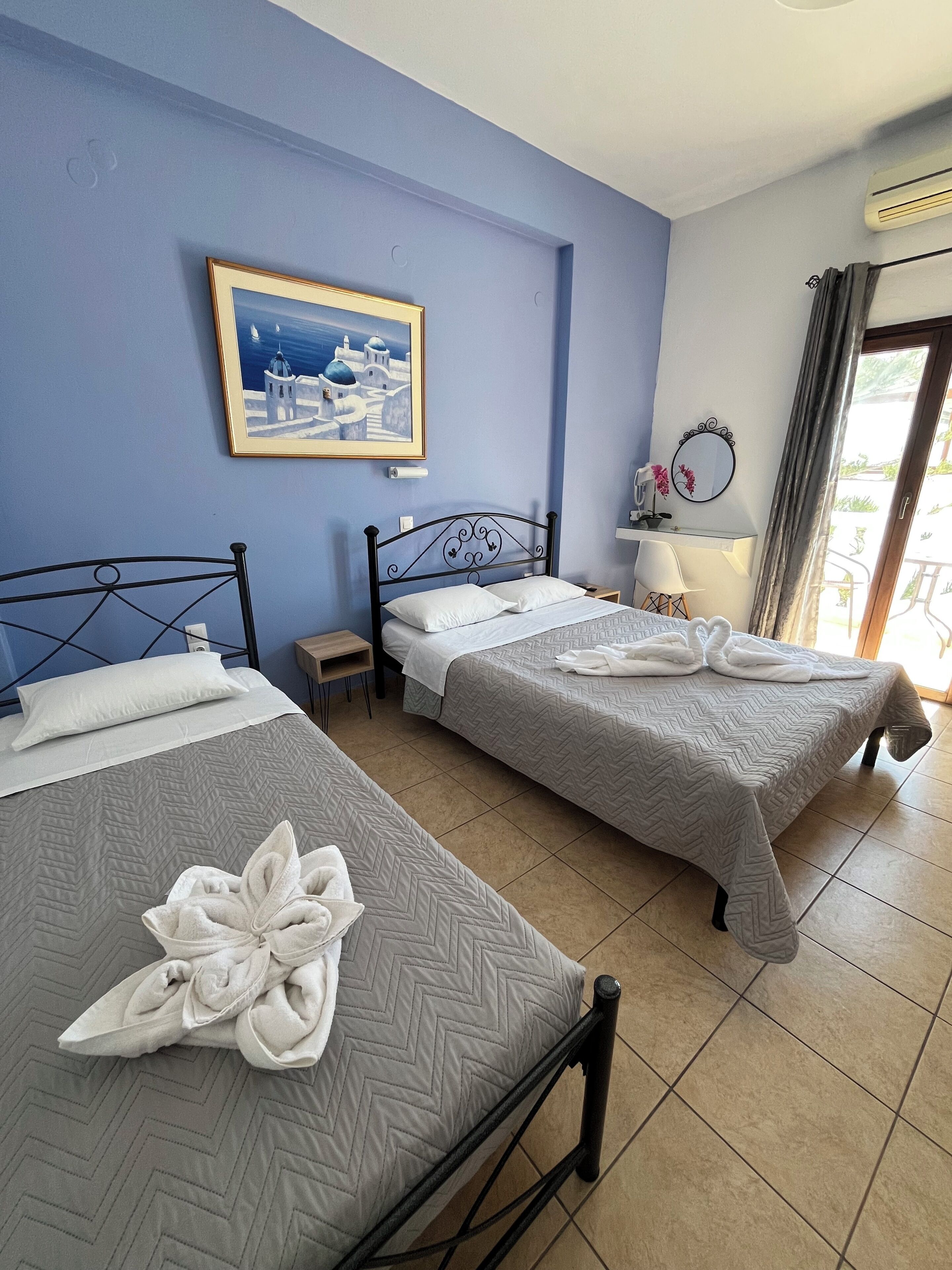 Familjestudio - balkong - havsutsikt | Arbetsyta för laptop, mörkläggningsgardiner, gratis wi-fi och sängkläder