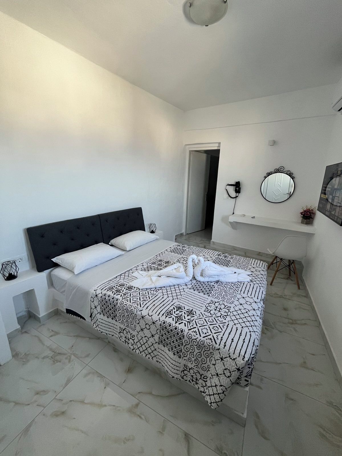 Superior dubbelrum | Arbetsyta för laptop, mörkläggningsgardiner, gratis wi-fi och sängkläder