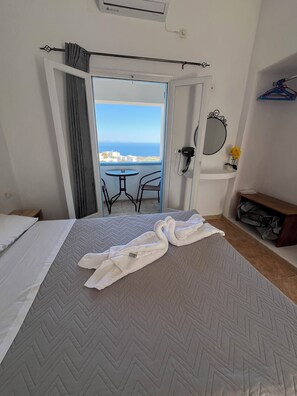 Studio - balkong - havsutsikt | Arbetsyta för laptop, mörkläggningsgardiner, gratis wi-fi och sängkläder