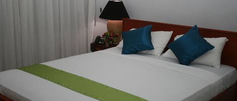 ห้องดีลักซ์ | โต๊ะทำงาน, ผ้าม่านกันแสง, Wi-Fi ฟรี