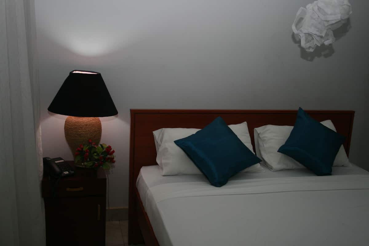 Deluxe Room | Desk, blackout drapes, WiFi (free)