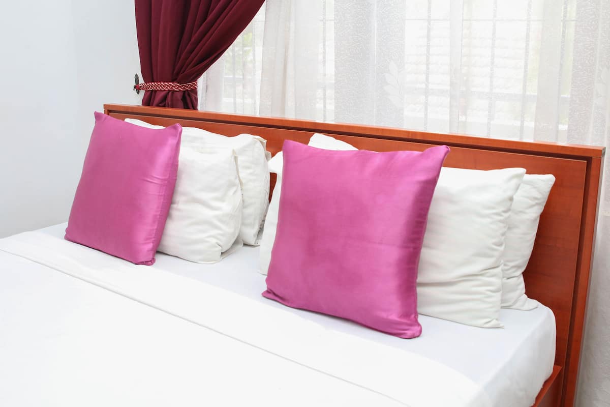 Standard Room | Desk, blackout drapes, WiFi (free)
