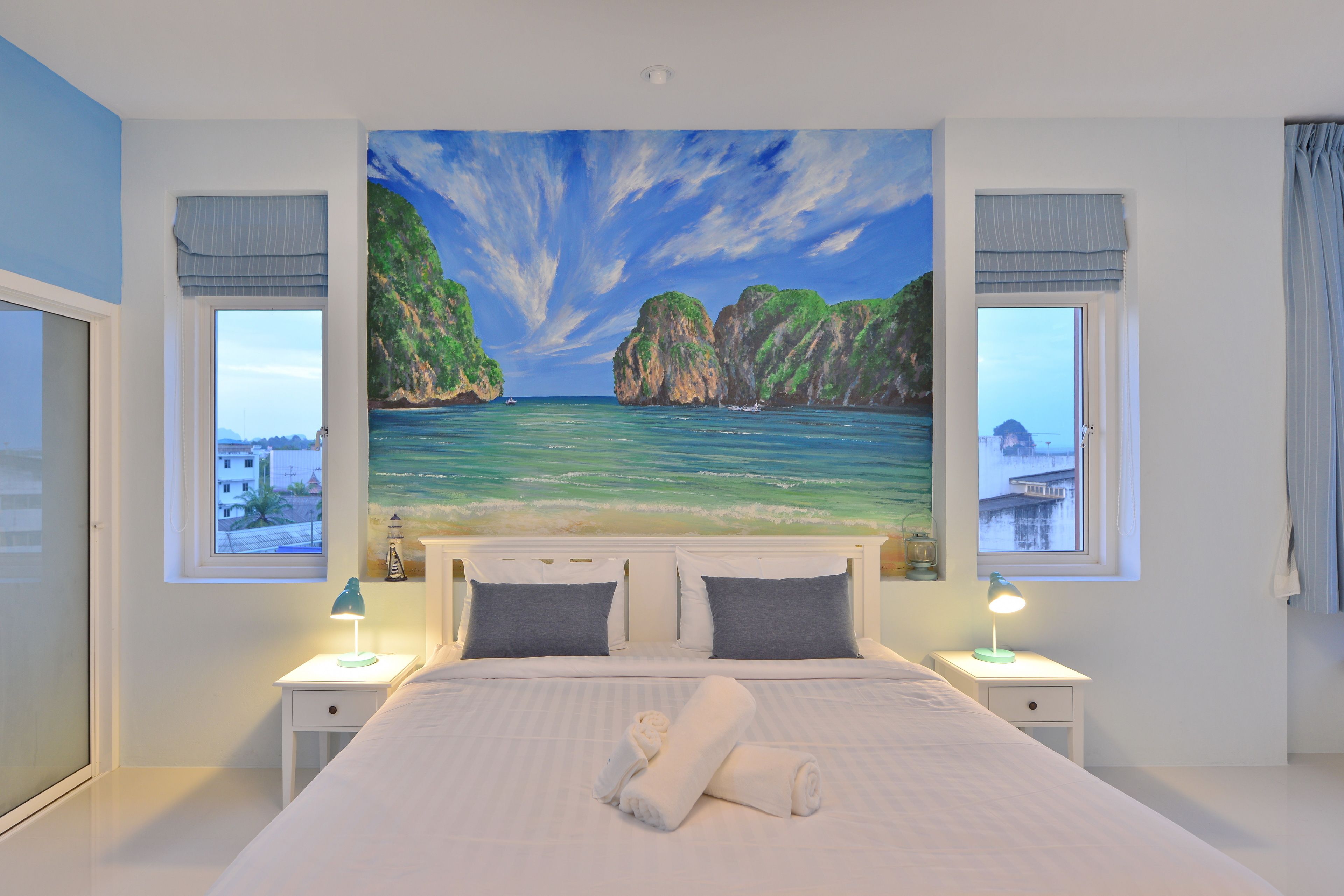 deluxe double room | 1 bedroom, in-room safe, individually decorated, desk