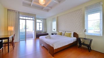 Deluxe Double Room | Coffres-forts dans les chambres, décoration personnalisée, bureau