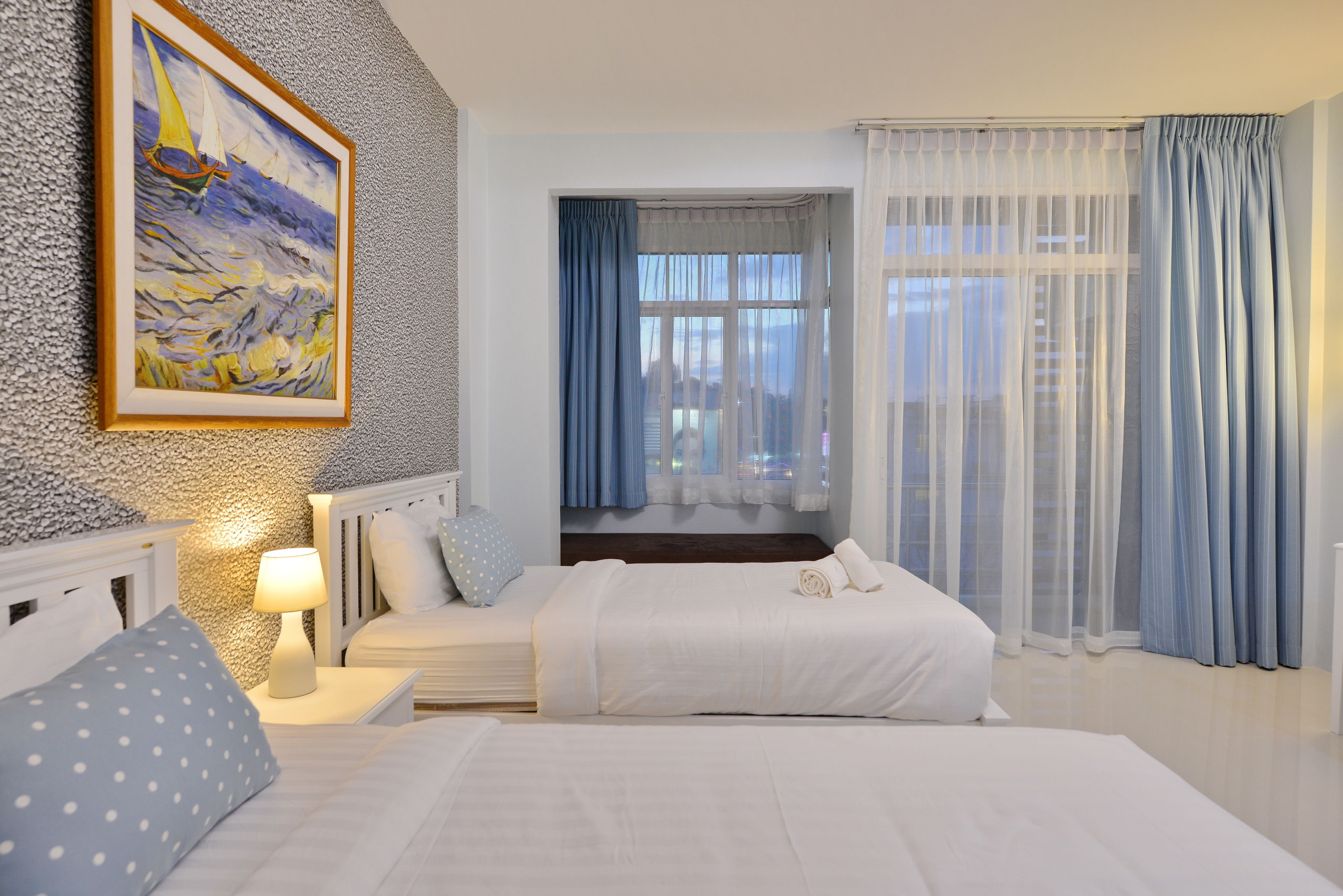 deluxe twin room | 1 bedroom, in-room safe, individually decorated, desk