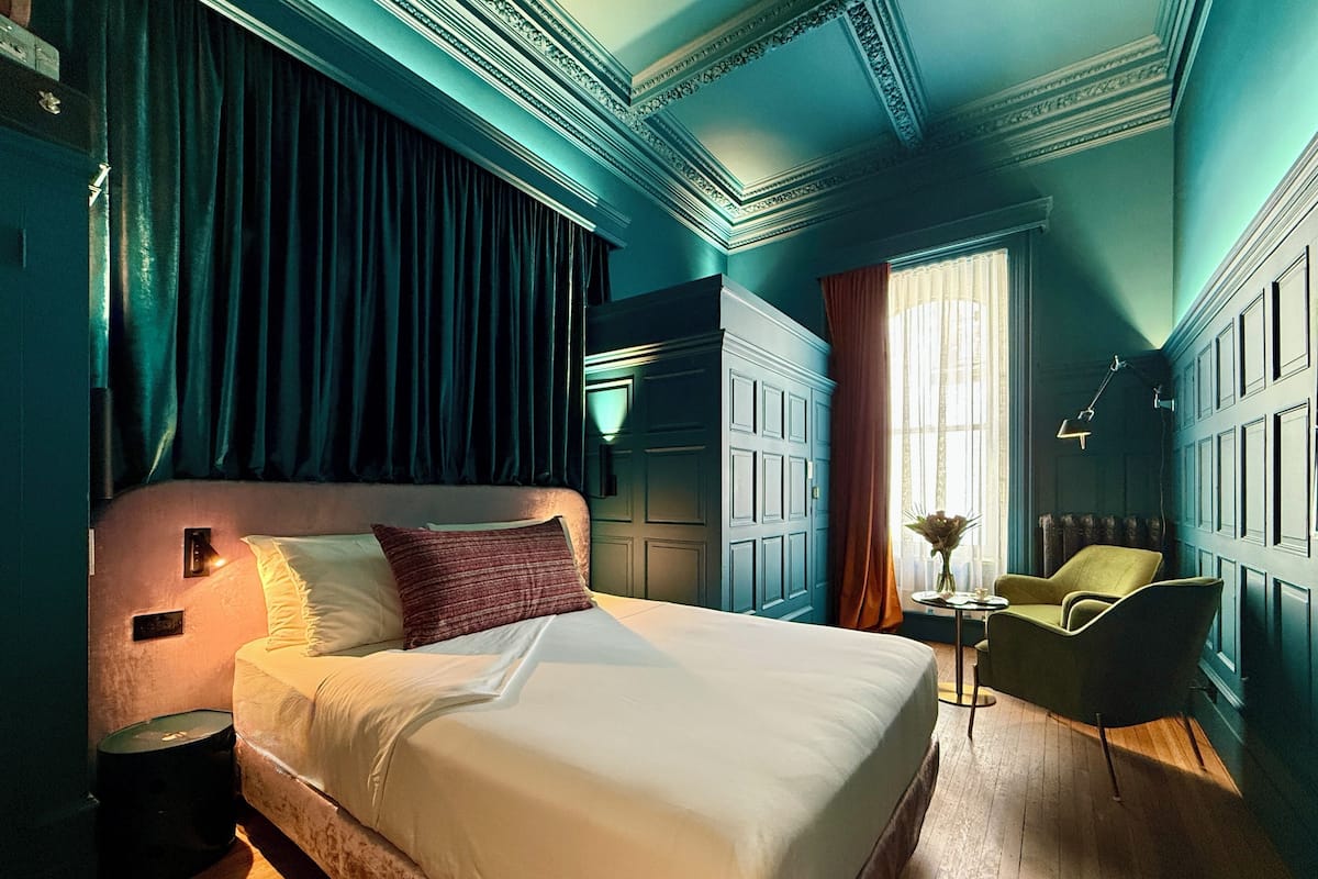 Chambre Thématique, 1 lit Queen