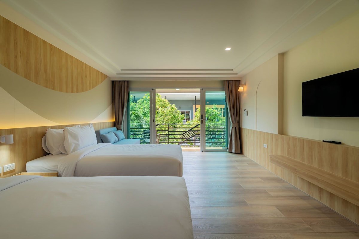 In-room safe, blackout curtains, rollaway beds, free WiFi