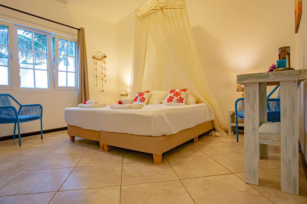Double Room, 1 King Bed, Private Bathroom, Garden View | 1 bedroom, Select Comfort beds, in-room safe
