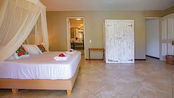 Superior tweepersoonskamer, privébadkamer, uitzicht op zwembad | 1 slaapkamer, Select Comfort-bedden, een kluis op de kamer