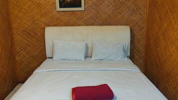 Premium bedding, iron/ironing board, rollaway beds, free WiFi
