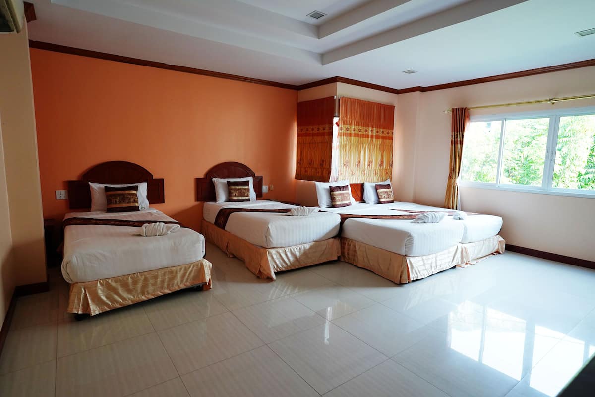 Habitación familiar | Caja fuerte, wifi gratis, ropa de cama