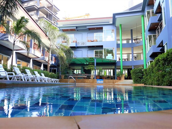Outdoor pool, pool loungers