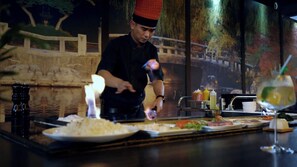 2 restauranter, middag serveres