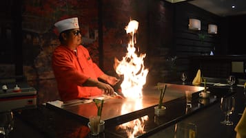 2 restaurantes, é servido jantar