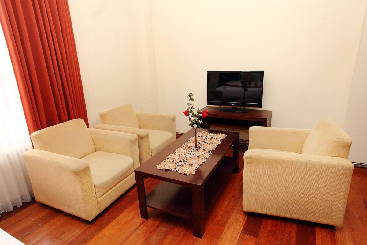 Suite Room | Premium bedding, in-room safe, desk, rollaway beds (surcharge)