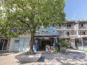 Vista frontal de la propiedad