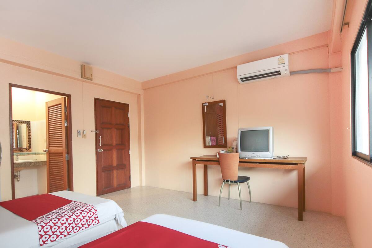 Desk, free WiFi, bed sheets