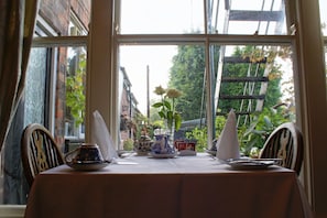 Free daily English breakfast - The Sycamore Guest House (York)