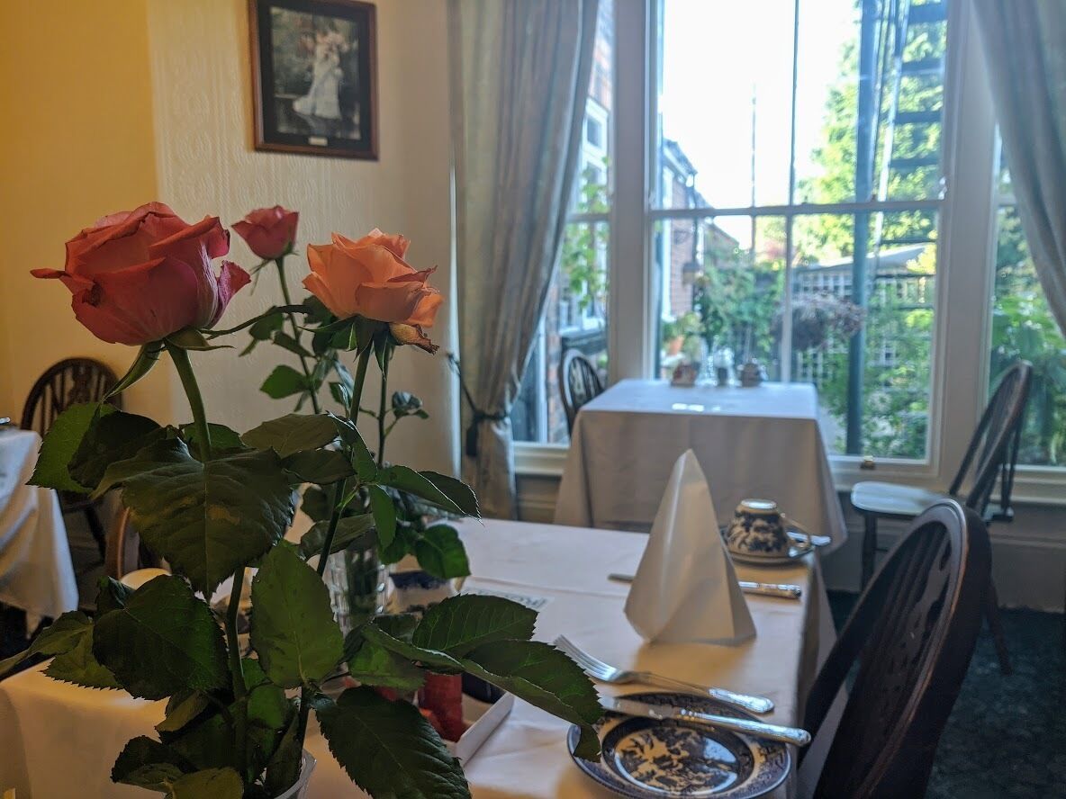 فطور إنجليزي مجانًا يوميًا