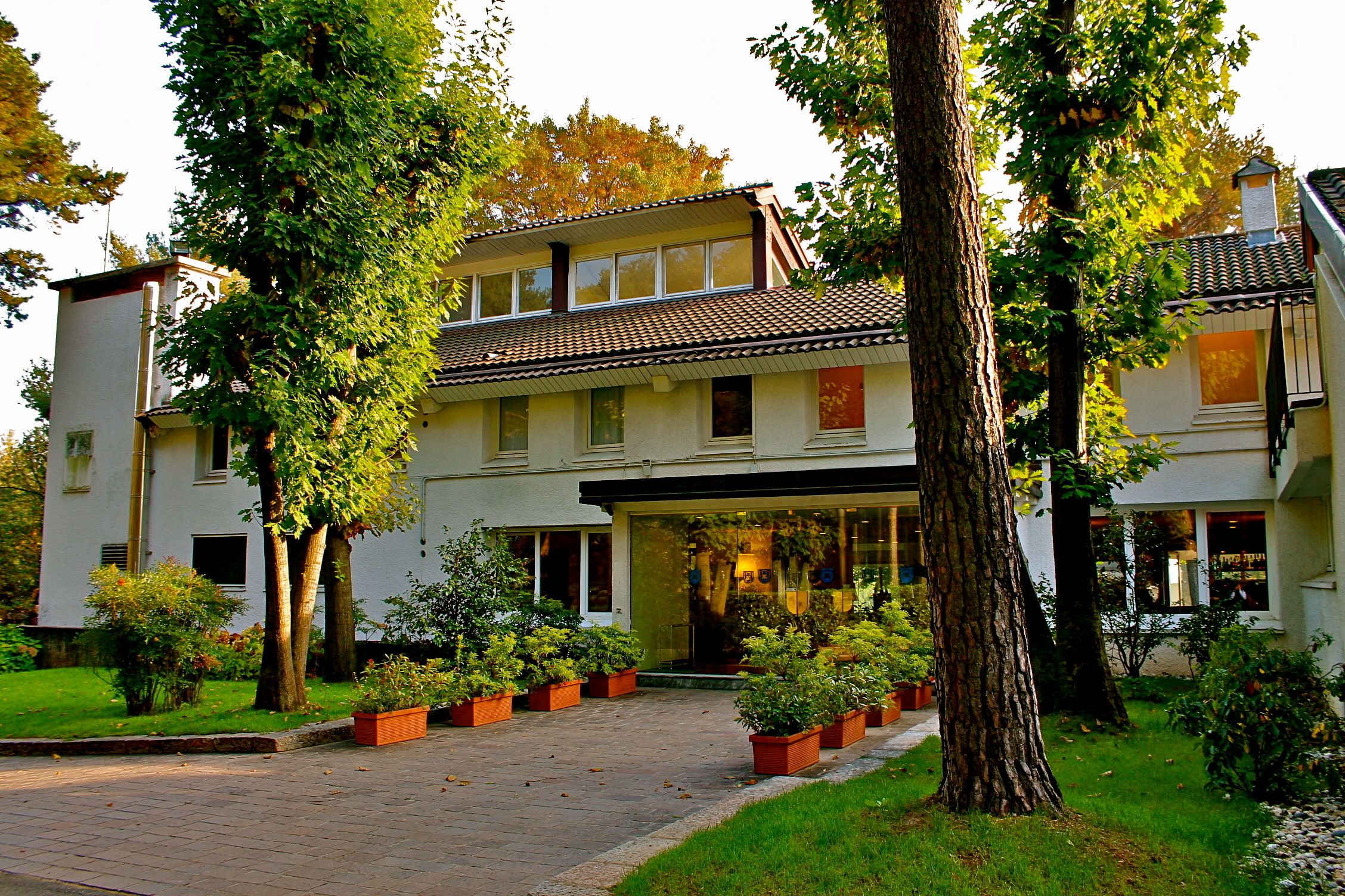 Vista frontal de la propiedad