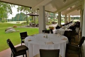 Breakfast, lunch, dinner served; Italian cuisine, garden views  - Golf Hotel La Pinetina (Carbonate)