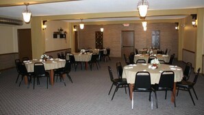 Banquet hall - The Holiday Motel & Restaurant (Olney)