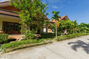 One Bedroom Villa with Pool View | Cofres nos quartos, escrivaninha, cortinas blackout, Wi-Fi de cortesia