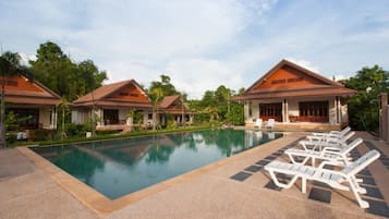 Outdoor pool, pool umbrellas, sun loungers