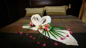 Suite, 1 Bedroom | In-room safe, desk, blackout curtains, free WiFi