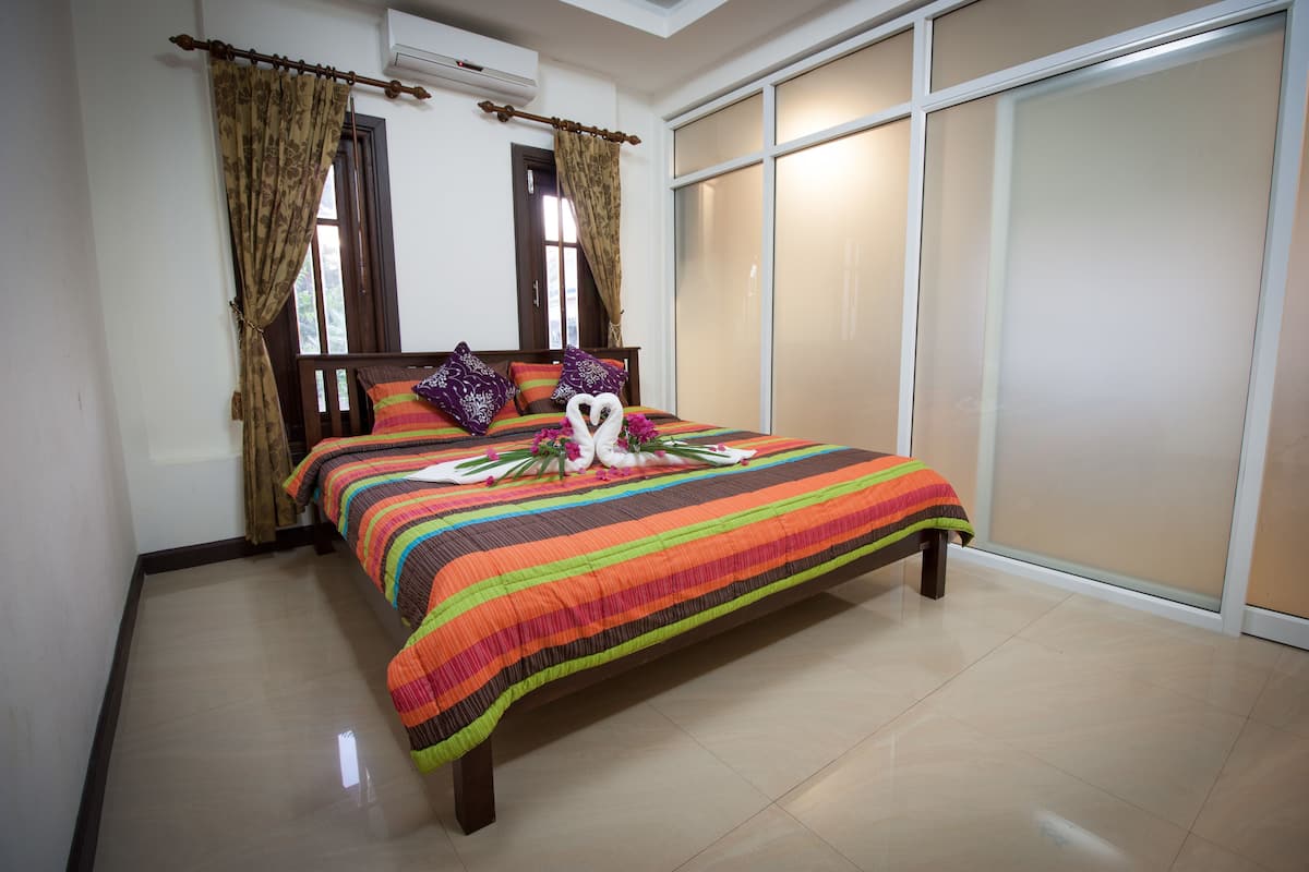 1 bedroom, in-room safe, desk, blackout curtains