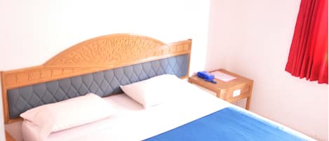 Standard Room | Minibar, in-room safe