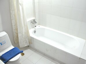 مغطس/حوض استحمام عميق