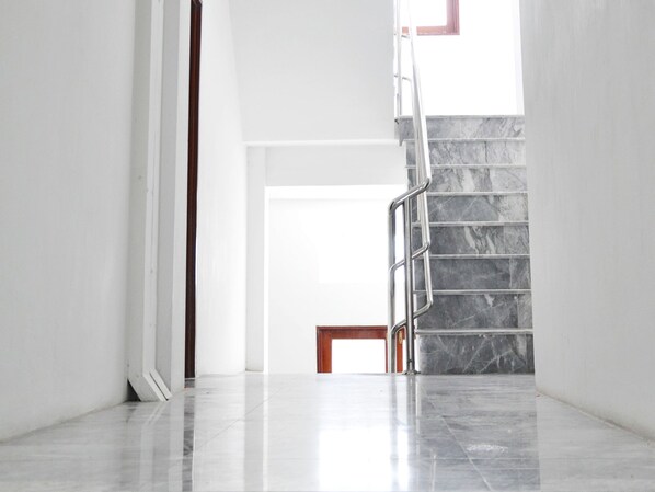 Staircase - Highfive Guest House (Pattaya)